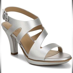 Naturalizer Women's Dee Slingbackheels Heeled Sandal in silver! ✨US size 7.5W